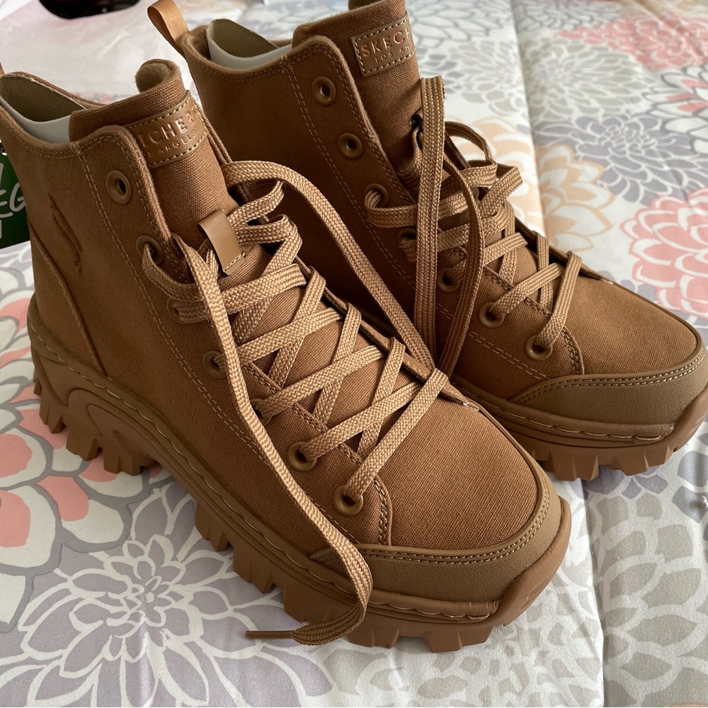 Crazy stompers boots from Skechers